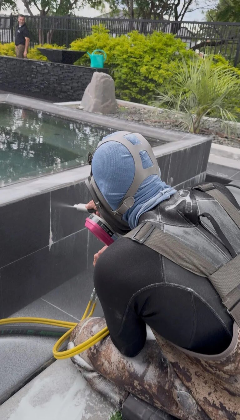 swimming pool tile cleaning service