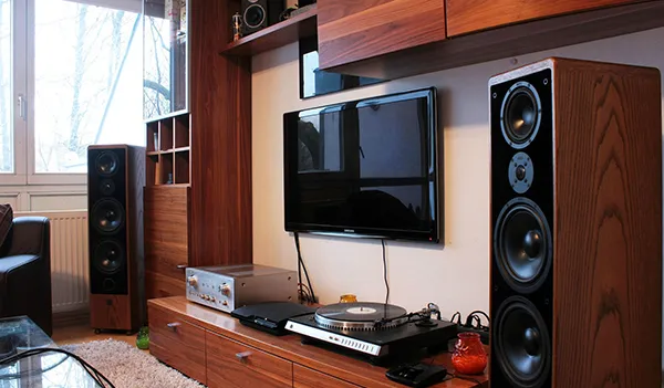 Professional-Surround-Sound-Setup-in-Jupiter-FL__sound-system-installation-600-x-351