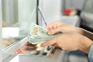 USD to PKR: 7 Tips for Choosing a Money Exchange in Lahore