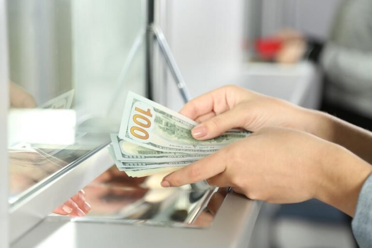 USD to PKR: 7 Tips for Choosing a Money Exchange in Lahore